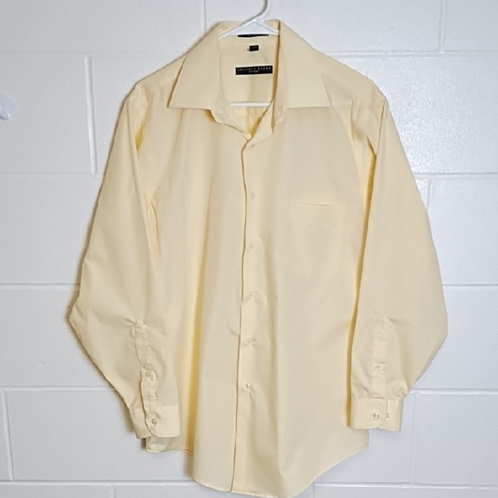 Soft Yelllow Button Up Fitted Dress Shirt Long Sleeve 1 Pocket